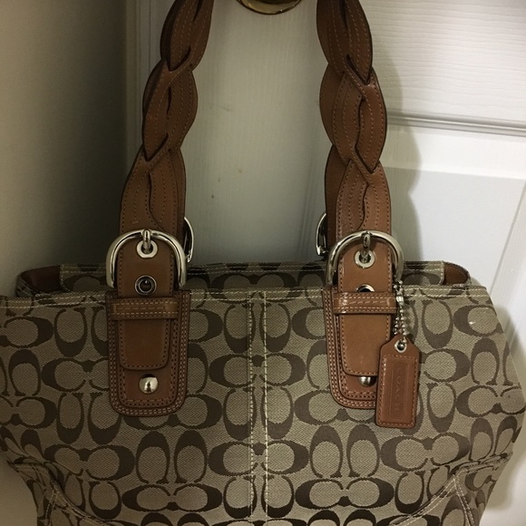 Coach bag in signature khaki jacquard fabric. - Picture 3 of 5